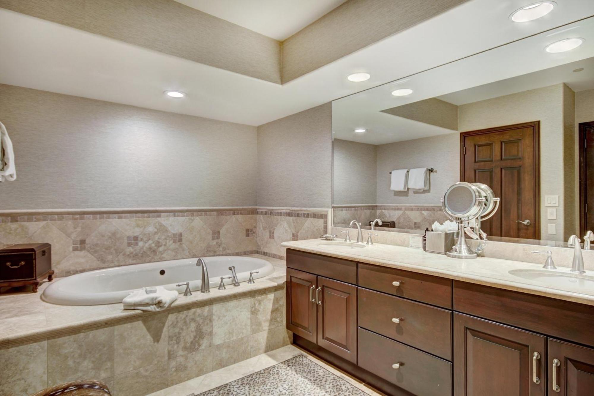 Luxury Ski-In 3 Bedroom Penthouse Inside Pines Lodge, Sleeps 10! Condo 비버 크릭 외부 사진